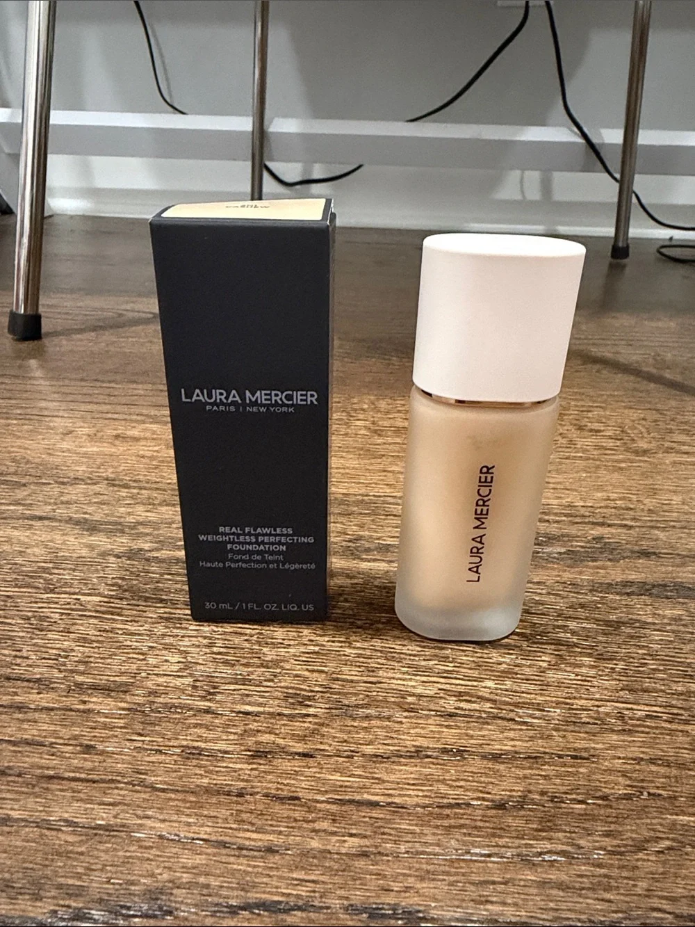 Laura Mercier Real Flawless Weightless Perfecting Foundation - 2N1 Cashew